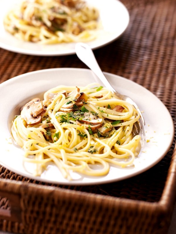 Me:Mo Cooks… Linguine With Lemon, Garlic, And Thyme Mushrooms